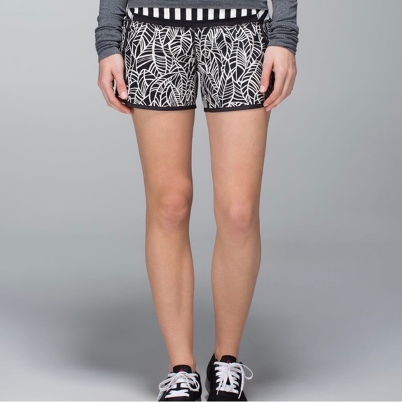 Run pace  Lululemon shorts - Picture 2 of 8